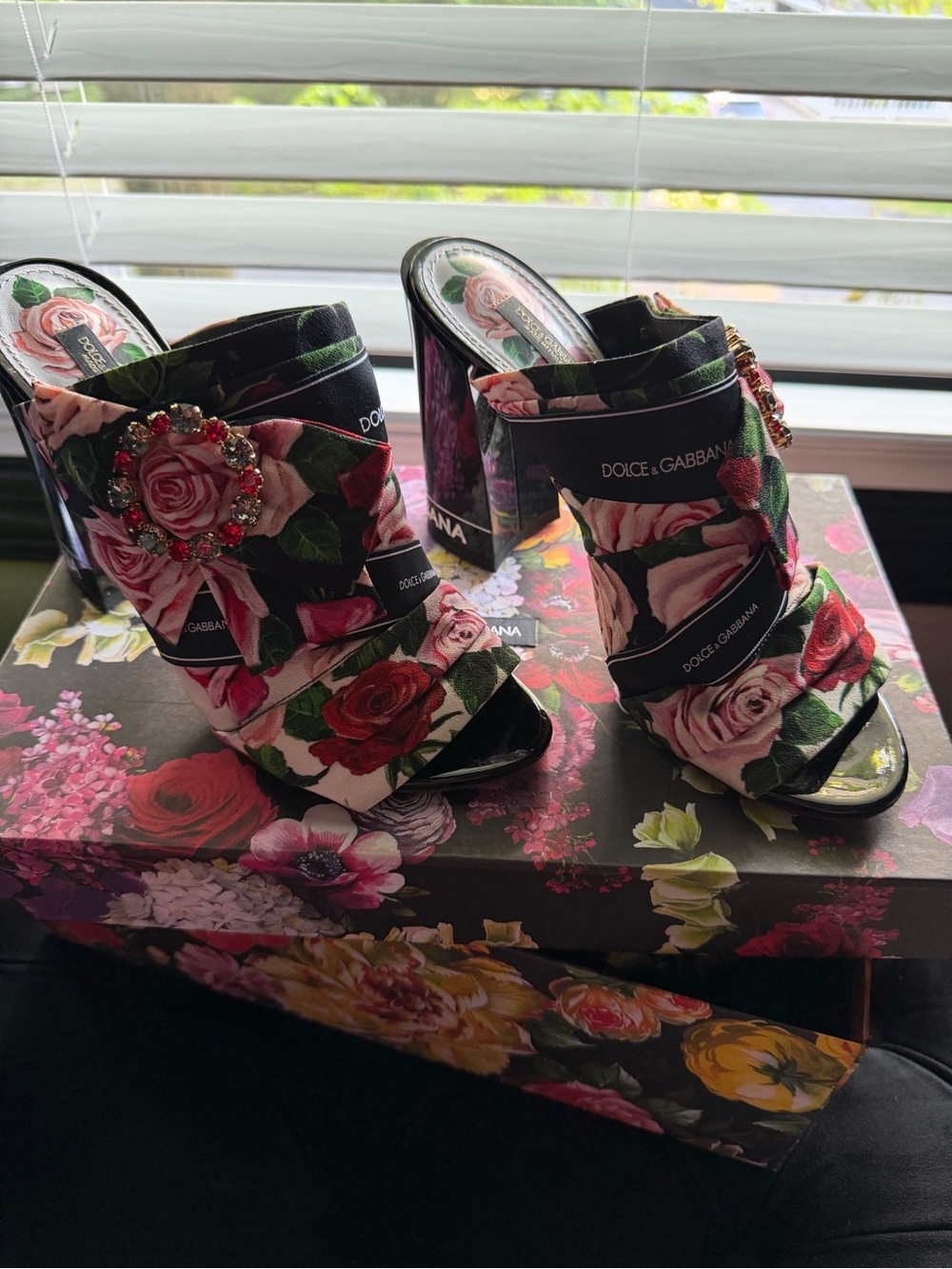 Dolce & Gabbana Black Floral Crystal Buckle Slide Sandals - Picture 9 of 9